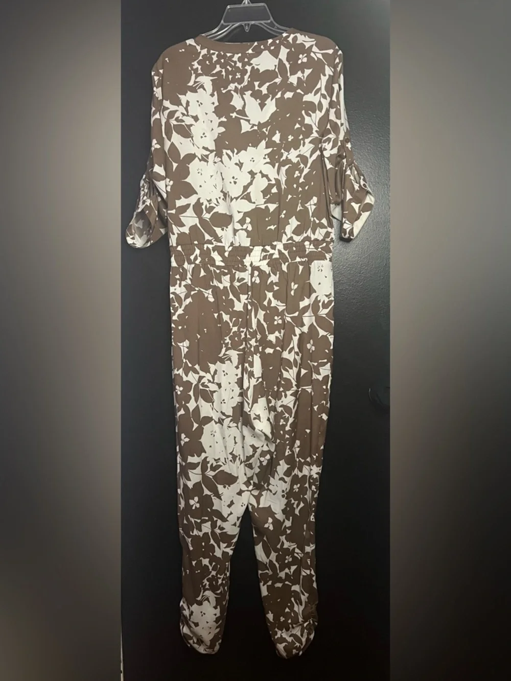 NY&Co Tie-Waist Floral Print Jumpsuit in Brown & White - Picture 3 of 4